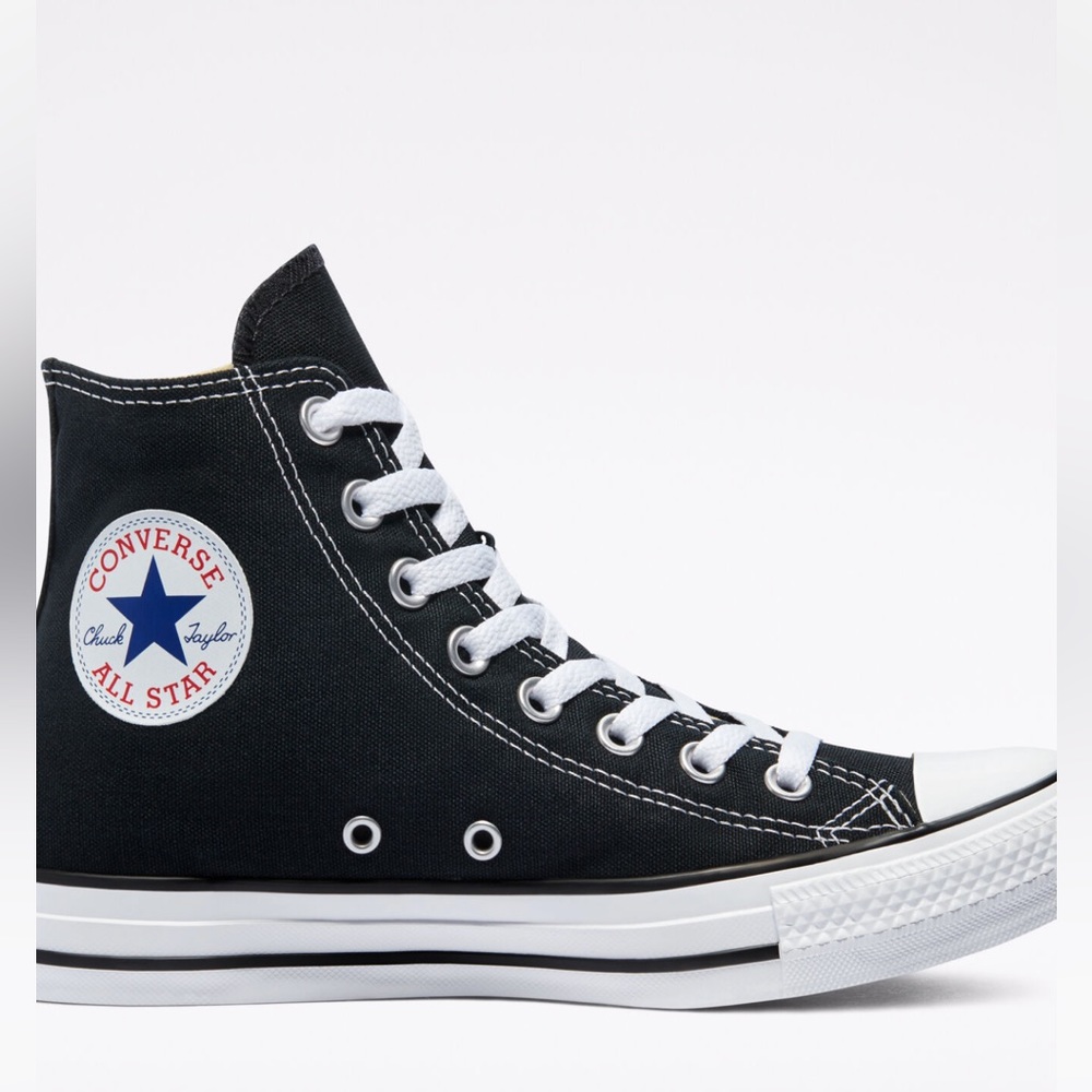 High top Converse. Only worn twice. Very good condition!!!